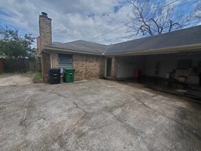 Building Photo - 10806 Lynbrook Dr