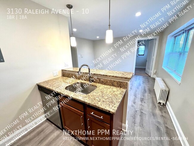 Building Photo - Updated 1 bedroom in Heart of Dormont, Nea...