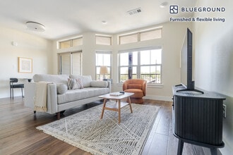 Building Photo - 1501 W Howard Ln