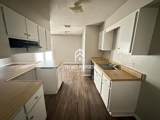 Foto del edificio - 5740 Ballenmoor Dr