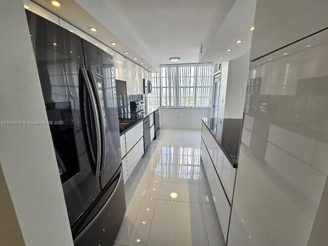 Foto del edificio - 18051 Biscayne Blvd