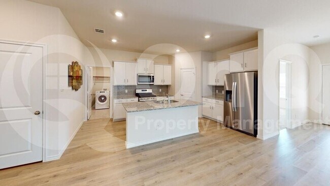 Building Photo - 1526 Forever Wy