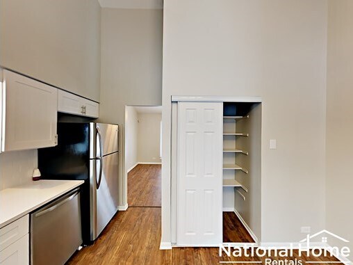 Building Photo - 3571 Donovan Dr