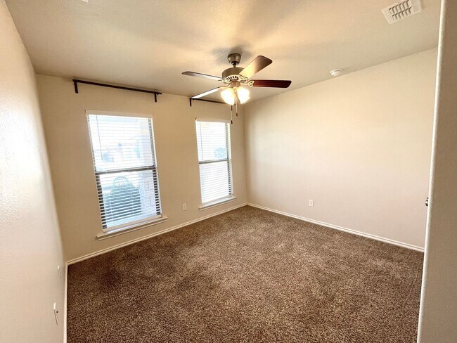 Foto del edificio - Wonderful home in sought after Neighborhoo...