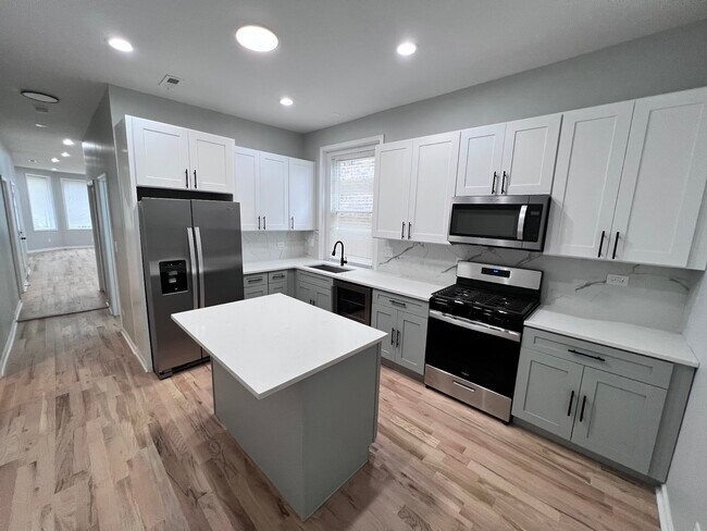 Building Photo - 1024 N Monticello Ave