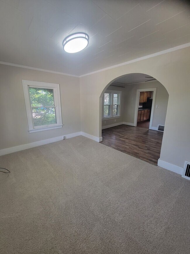 Building Photo - Available E Peoria 3BR/1BA w/Garage