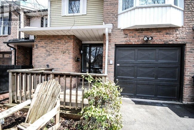 Building Photo - 1009 Raintree Ln