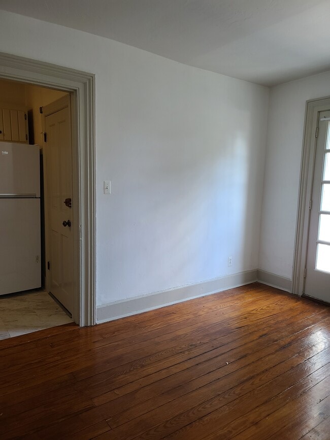 Living area - 812 Prince St
