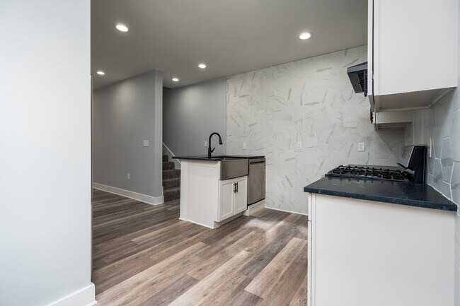 Foto del edificio - 2417 E 10th St