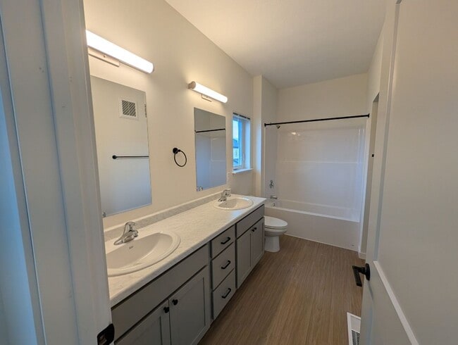 Interior Photo - The Shores at Spirit Lake