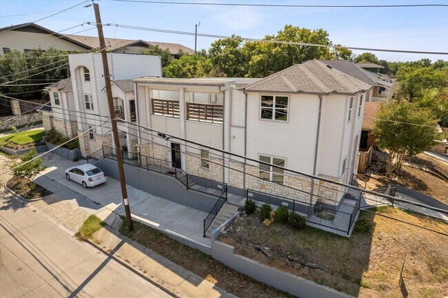 Building Photo - 422 N Marlborough Ave