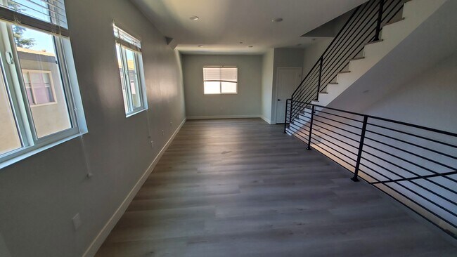 Living room - 1216 W 39th St