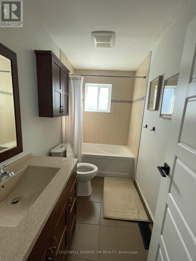 Photo du bâtiment - 850 Sanok Dr