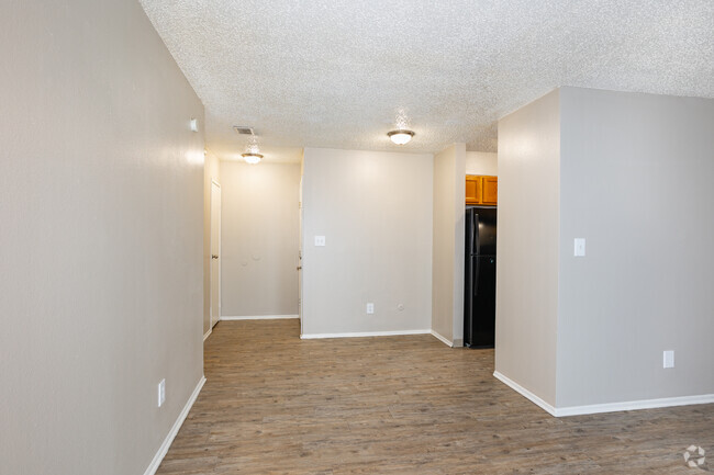 2BR, 1BA - 826SF - Dining Room - Village Of Greenbriar