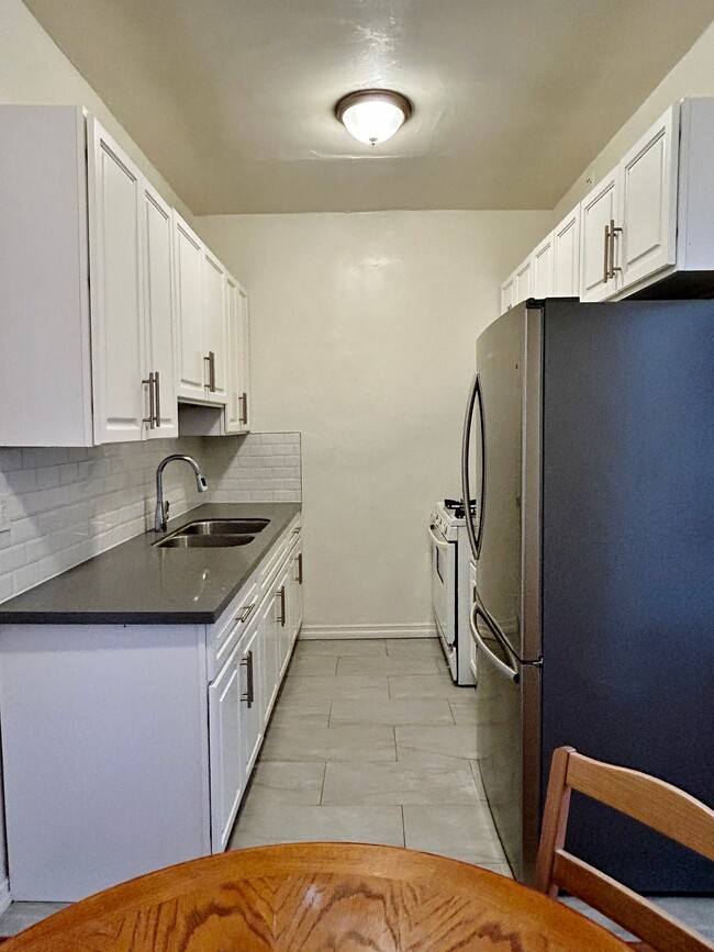 Building Photo - 1523 N McCadden Pl