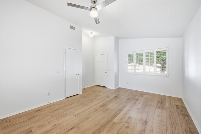 Building Photo - 7319 W Eugie Ave