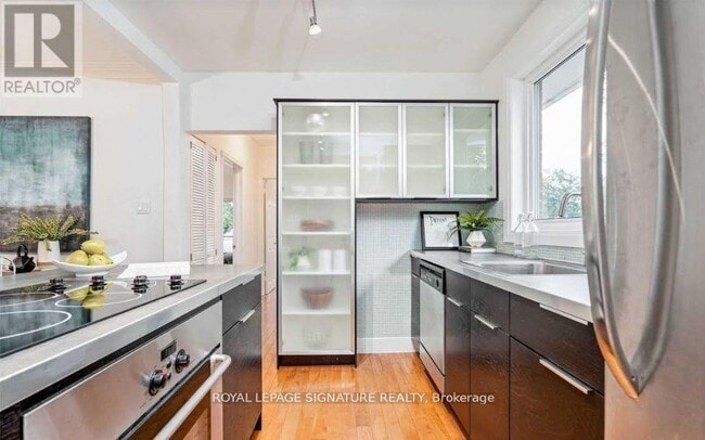 Building Photo - 349-349 Woodbine Ave