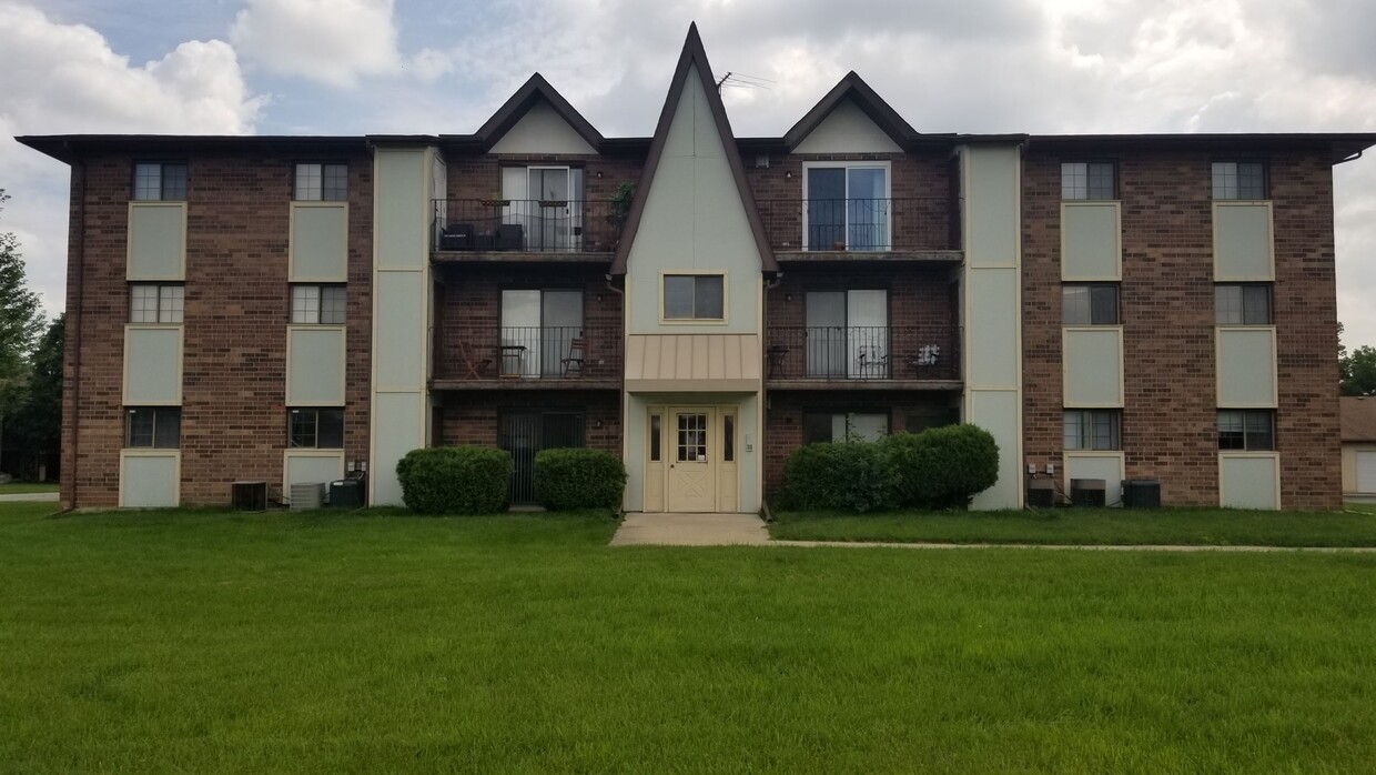 Primary Photo - 1240 Chalet Rd