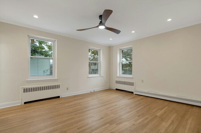 Foto del edificio - 590 PALISADE Ave