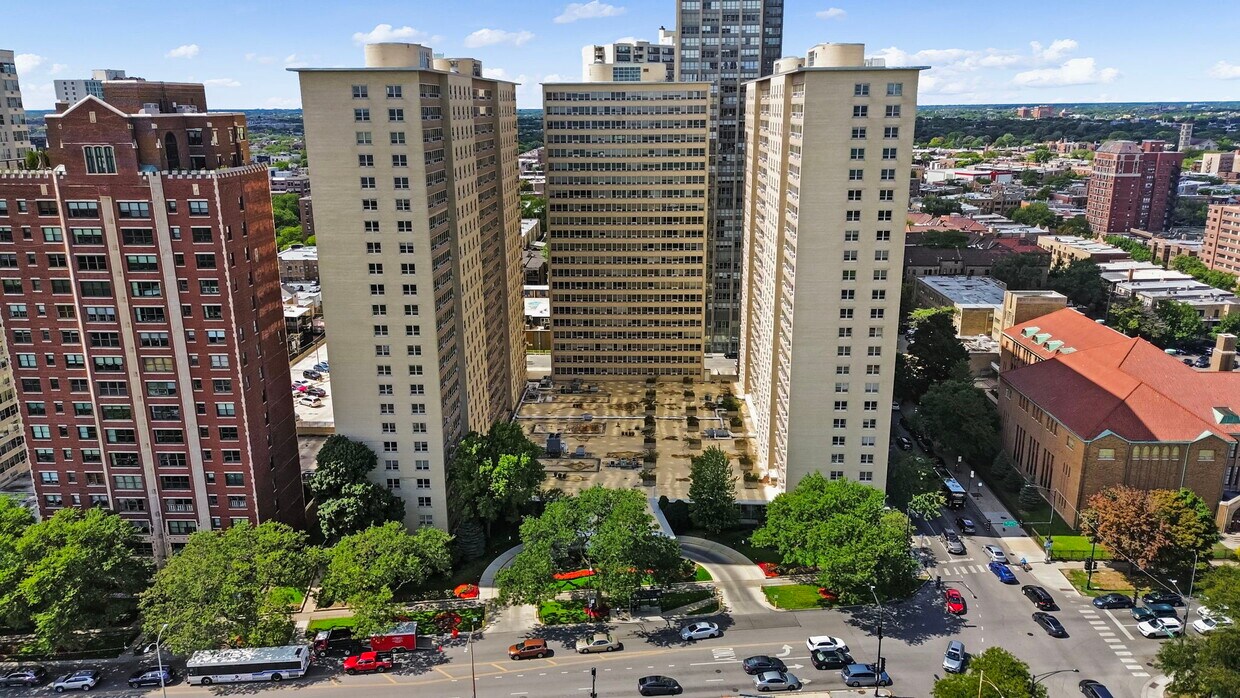 Foto principal - 3950 N Lake Shore Dr