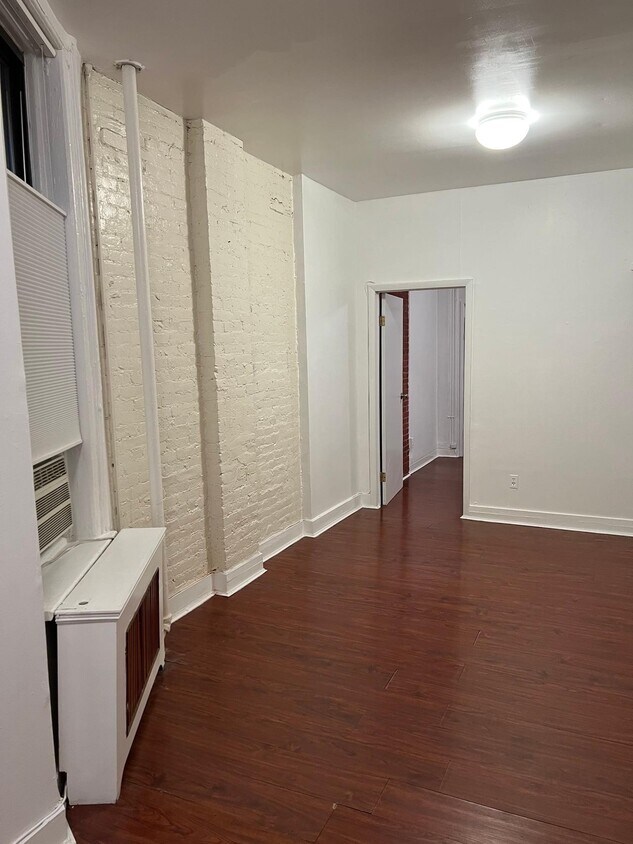 Foto principal - 120 W 3rd St