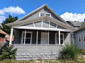 Building Photo - 486 E Apple Ave