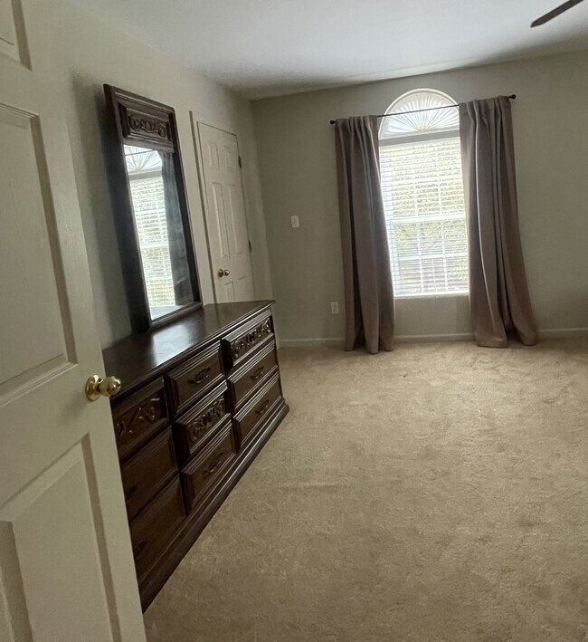 Foto del edificio - 340 Rock Creek Rd