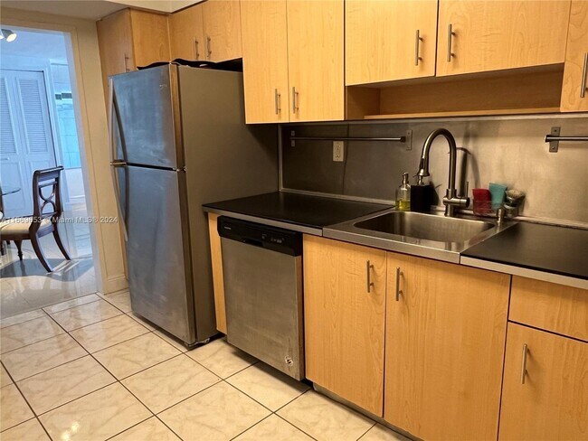 Foto del edificio - 9195 Collins Avenue Apt #1011, Surfside, F...