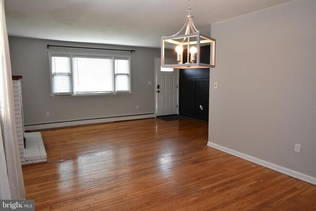 Building Photo - 1406 Persimmon Pl