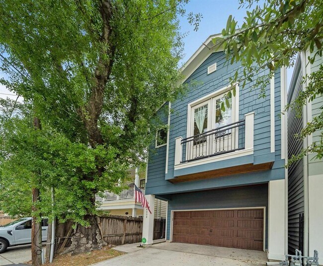 Building Photo - 1430 Dian St
