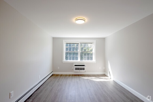 1A - 1 BR,1BA 570sf - Westgate Arms