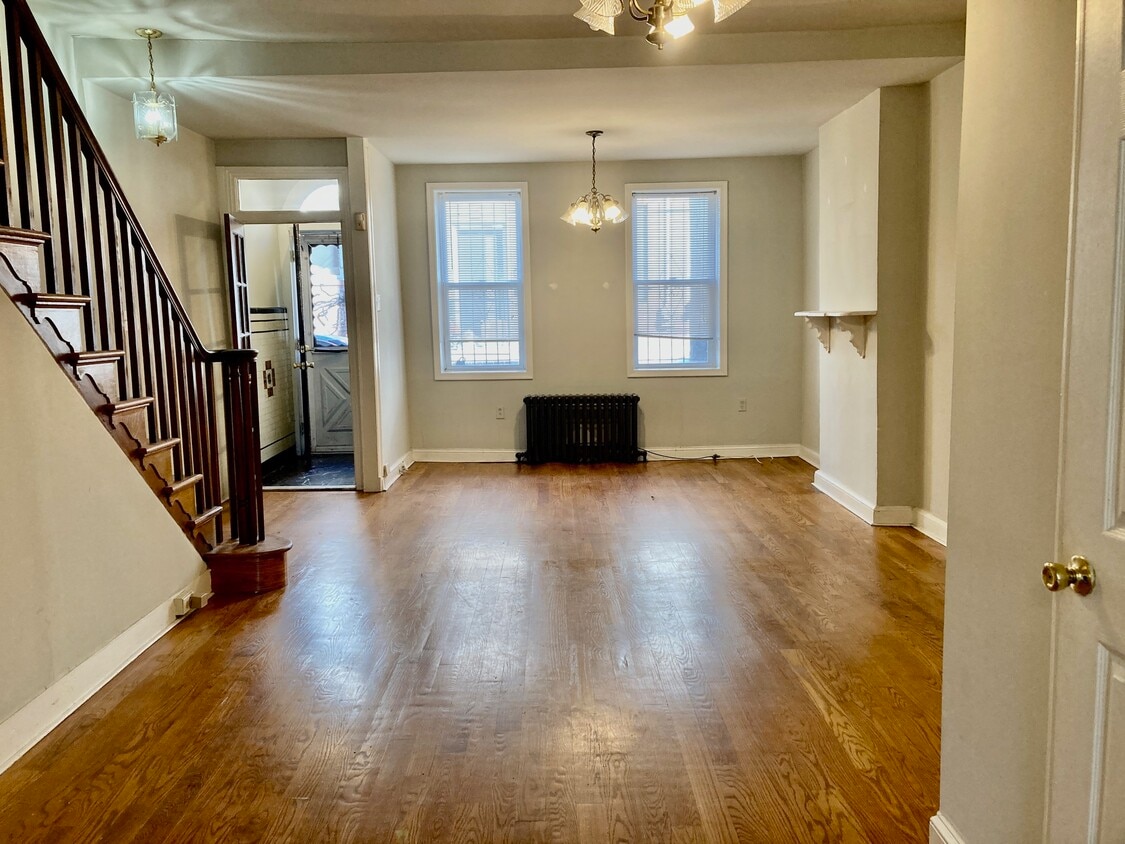 Primary Photo - 1724 Latona St