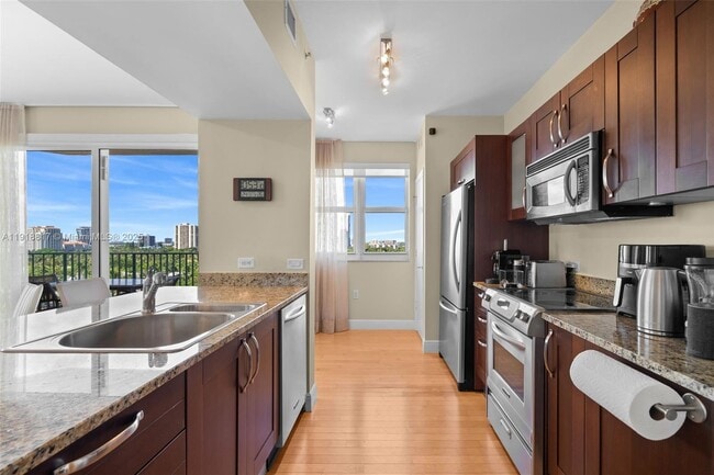 Foto del edificio - 20000 E Country Club Dr