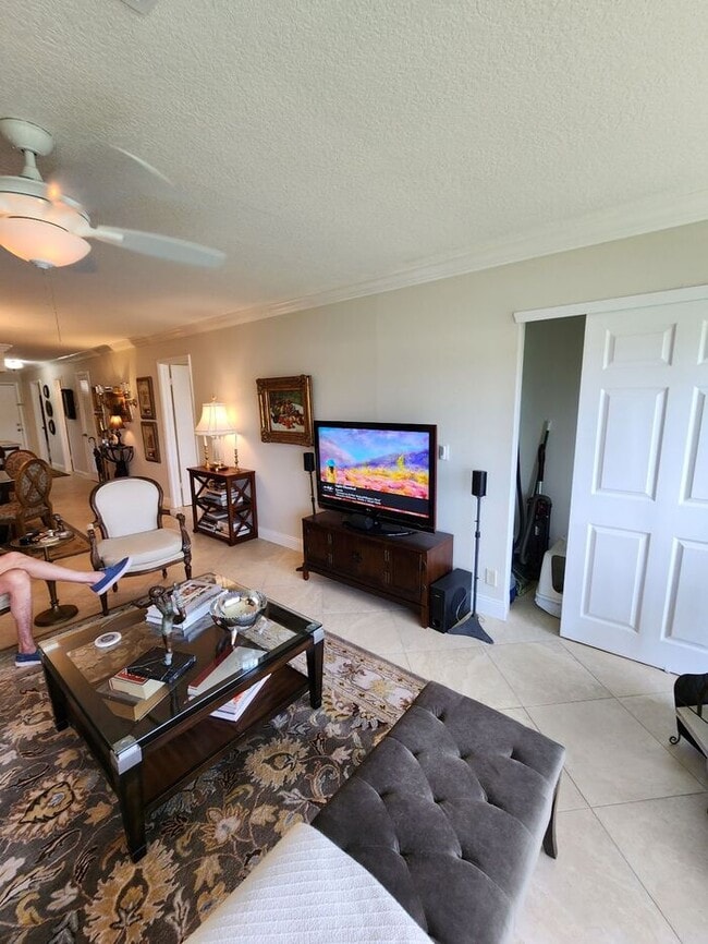 Building Photo - 55+ Community / 2 Bed/2 Bath Condo in Delray Beach | Available 2/1 | $2200/mo