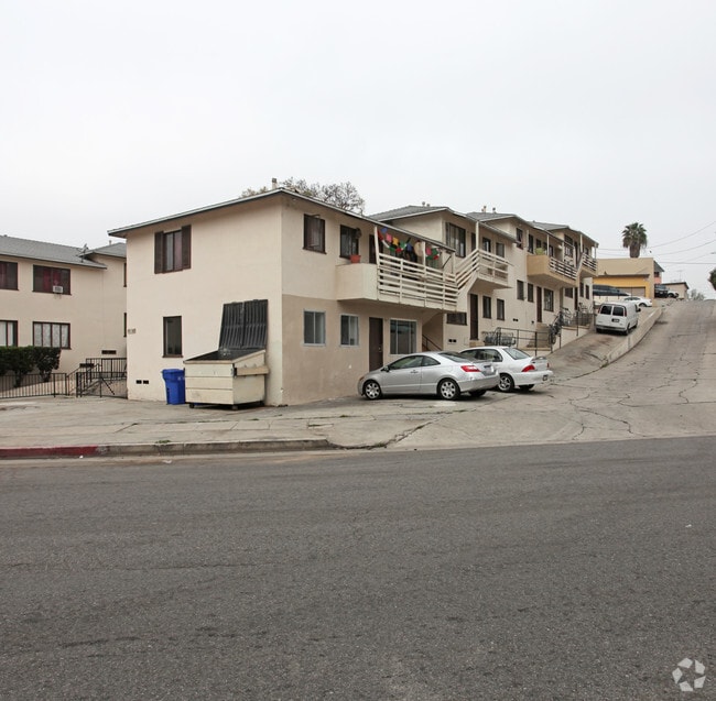 Foto del edificio - Modern 1BR with Balcony & Parking – Live t...