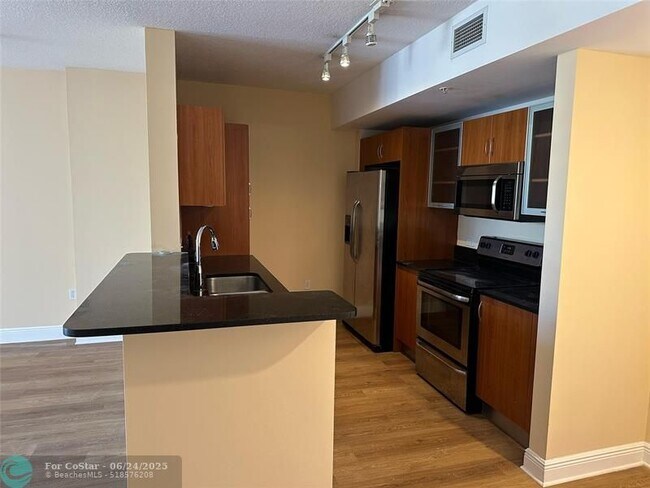 Foto del edificio - 2775 NE 187th St