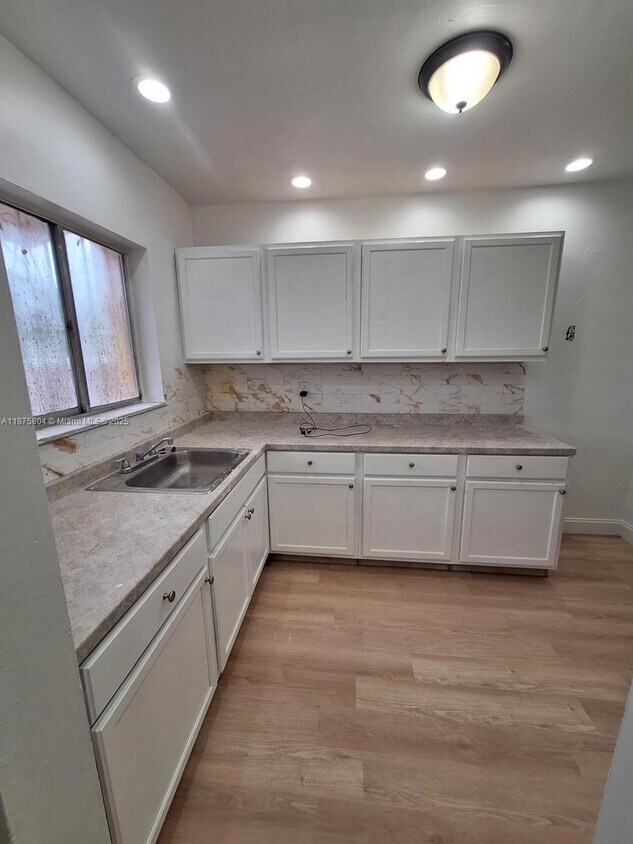Foto principal - 18931 NW 46th Ave