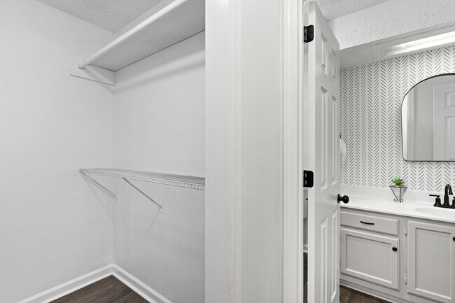 Foto del edificio - Fully renovated condo in Hendersonville