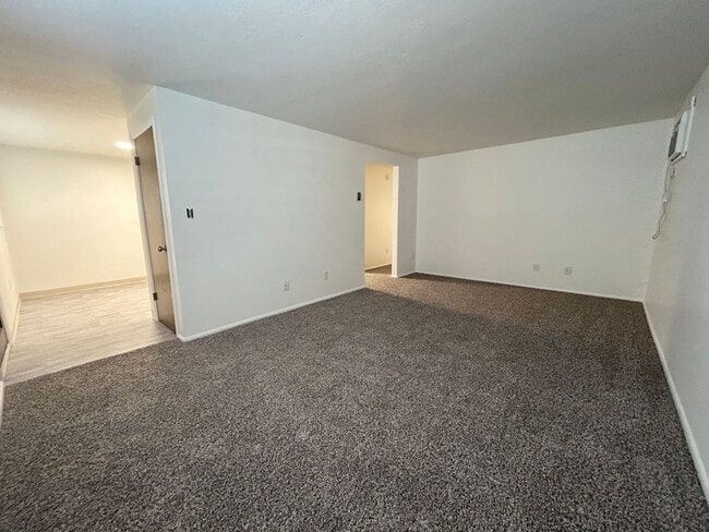 Building Photo - 425-425 W Cherry Ln
