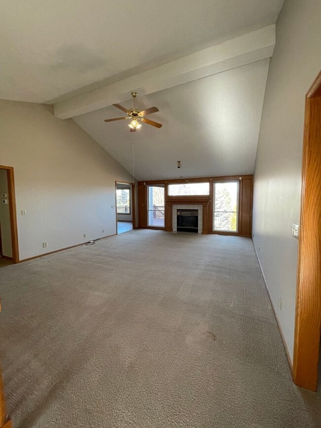 Building Photo - 17116 I St