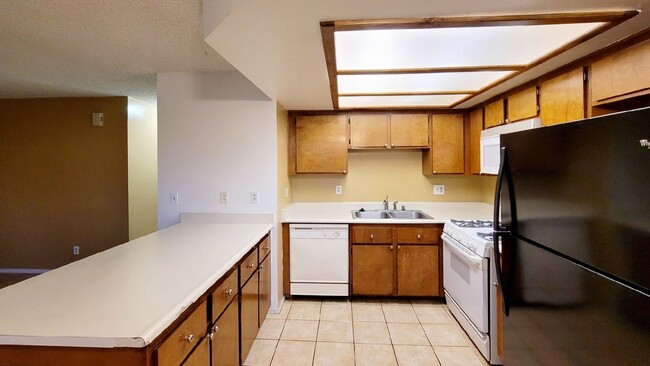 Foto del edificio - 825 Rock Springs Dr