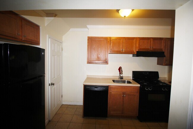 Foto del edificio - 2111 Redthorn Rd