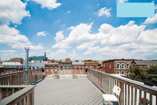 Building Photo - 2025 E Lombard St