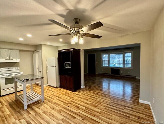 Building Photo - 14 Topstone Dr