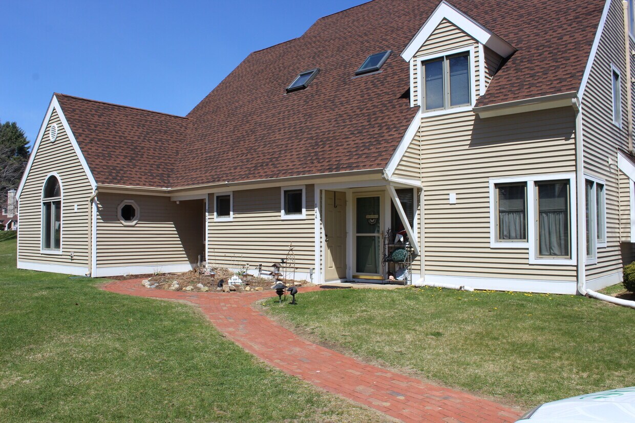 14 Songbird Ln, Laconia, NH 03246 Townhome Rentals in Laconia NH