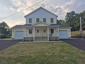 Building Photo - 46 E Stewart St
