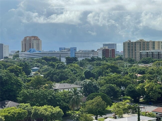 Foto del edificio - 2030 Douglas Rd