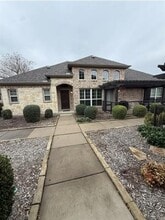 Building Photo - 5683 Hummingbird Ln