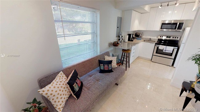Foto del edificio - 701 NE 164th St