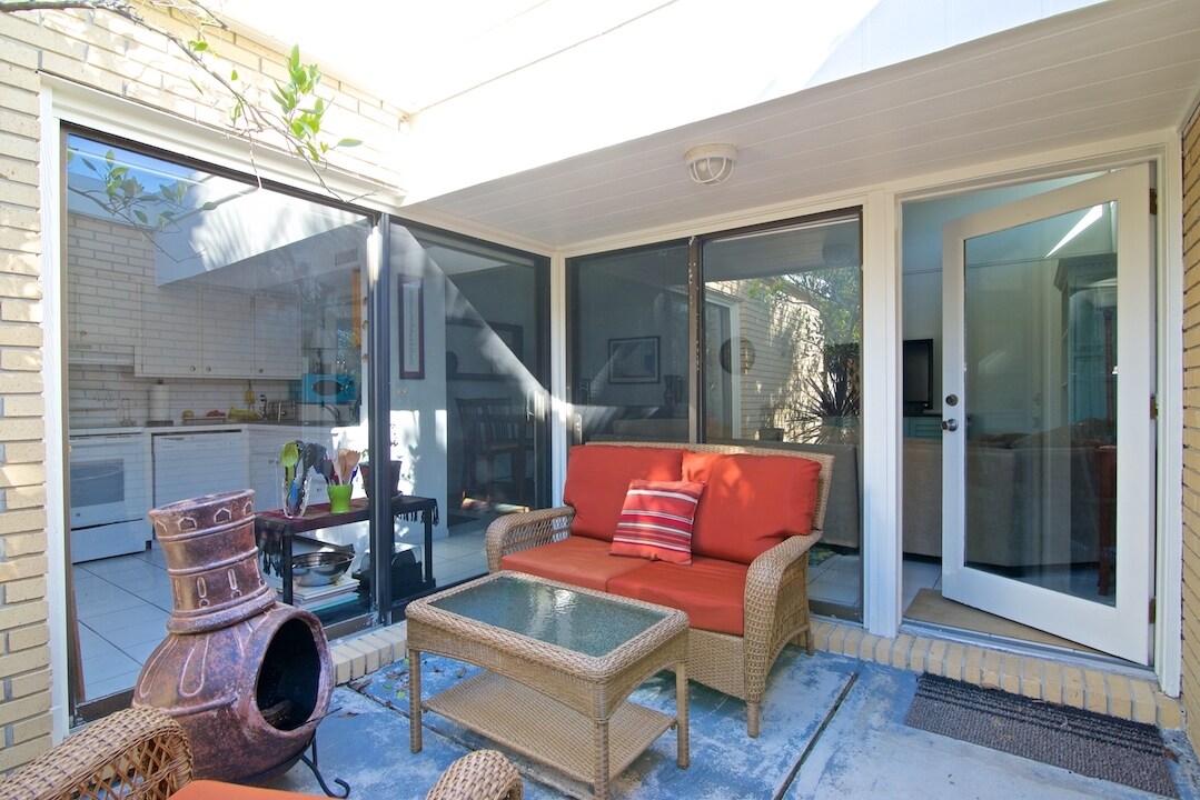 Patio - 219-225 Orange St
